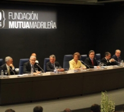 Doña Sofía durante la intervención del presidente de Cáritas España, Rafael del Río